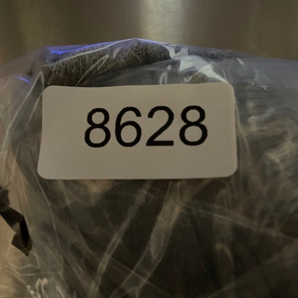 Jos A Bank Reserve Sweater Mens XL Gray V Neck Italian Yarn Italy Holiday Preppy - Picture 11 of 11